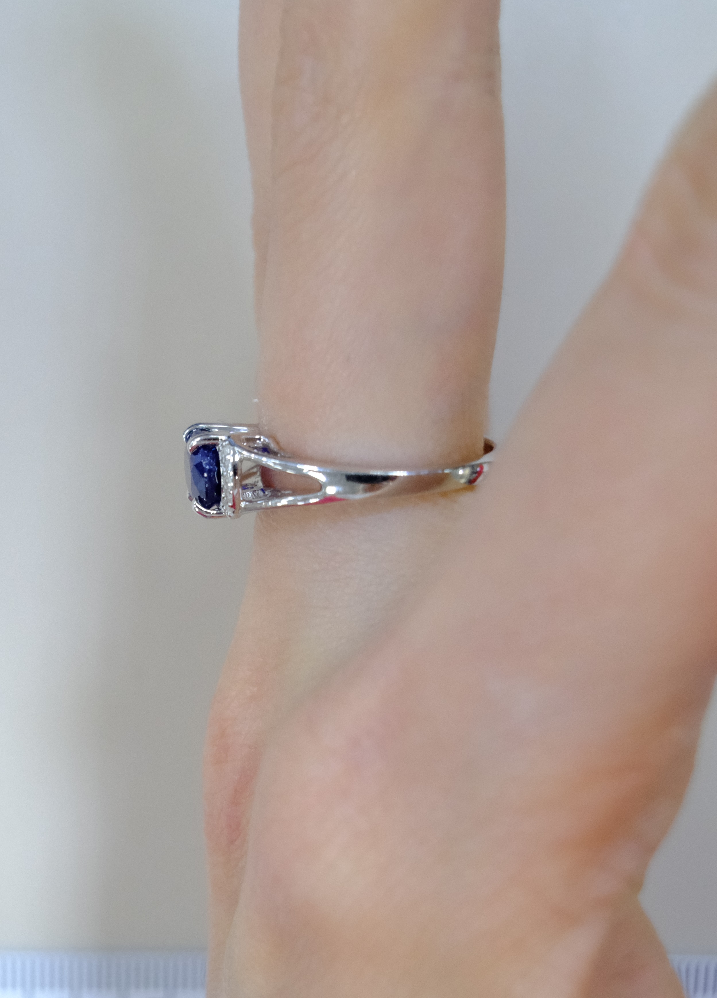 Серебряное кольцо с сапфиром